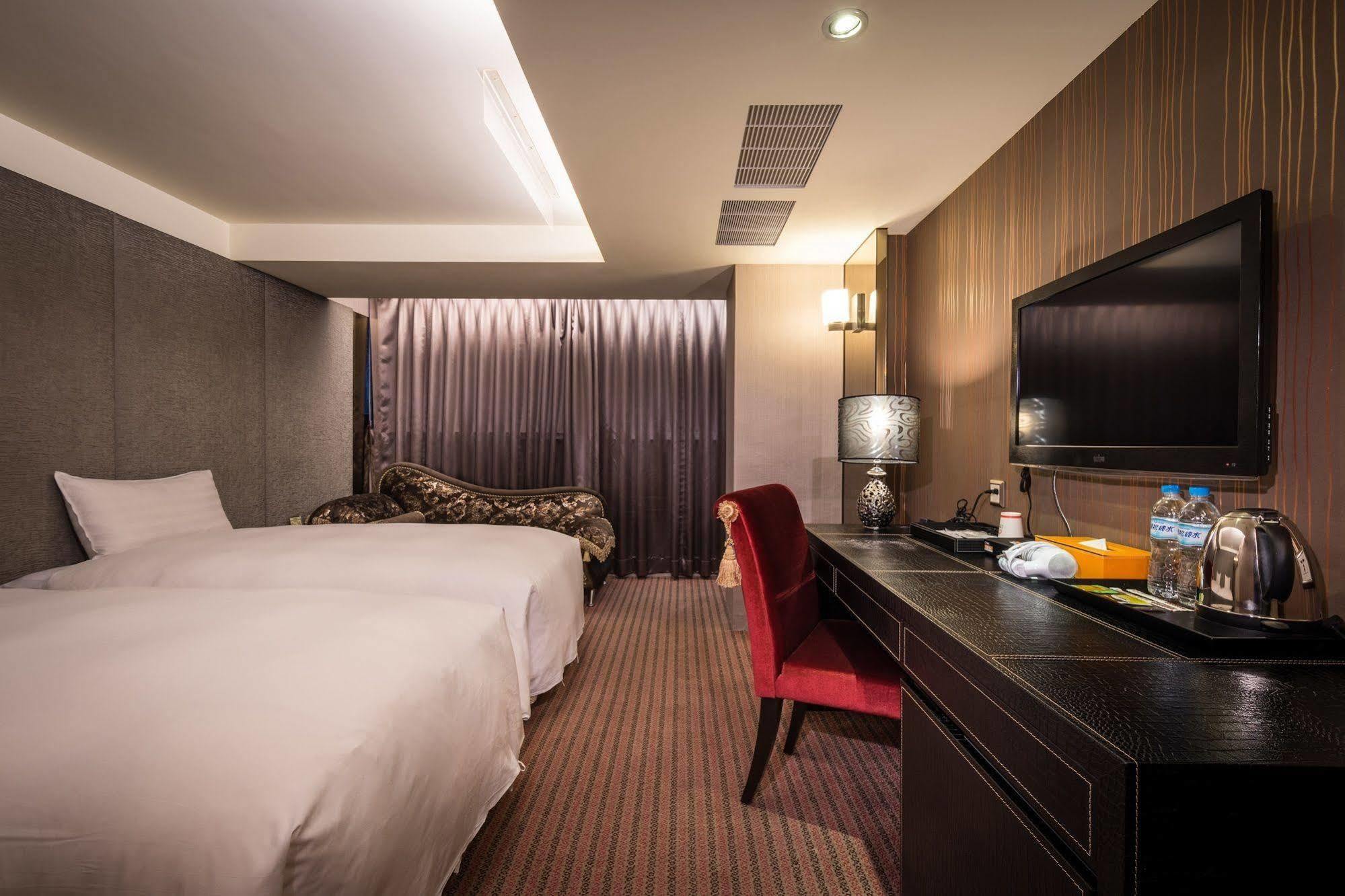 เร็ยเมียแฟชั่นโฮเต็ล Hotel ไถจง ภายนอก รูปภาพ